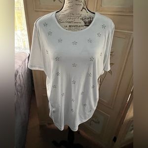 🎈🎈NWT WHITE T-SHIRT
